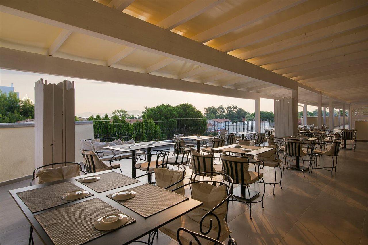 Neikos Mediterraneo Luxury Suites Hanioti Buitenkant foto