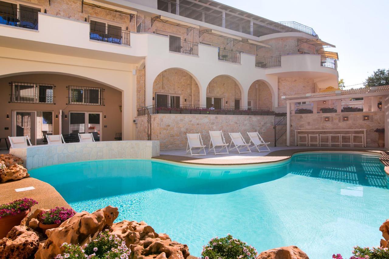 Neikos Mediterraneo Luxury Suites Hanioti Buitenkant foto