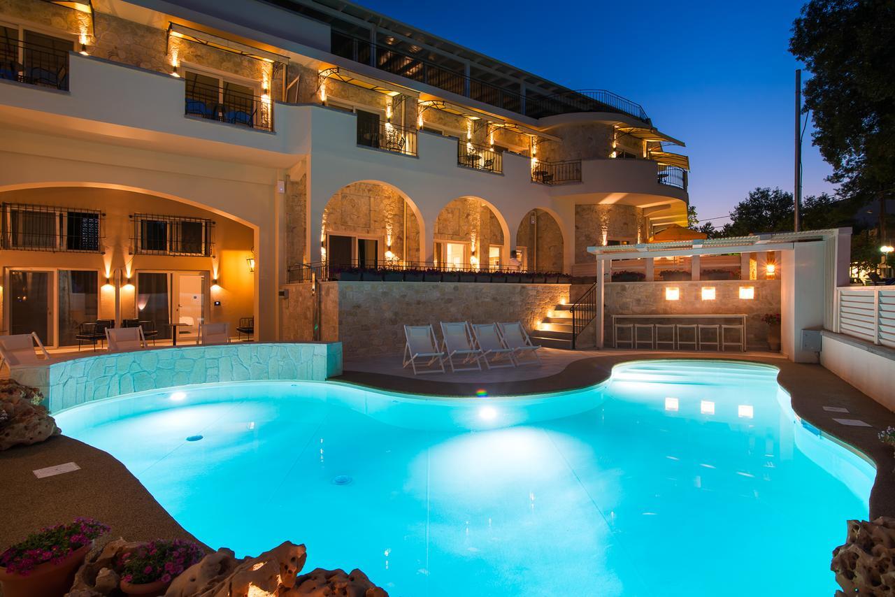 Neikos Mediterraneo Luxury Suites Hanioti Buitenkant foto